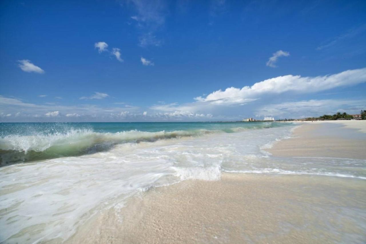 Breath Taking Beach Front Views Condo Eagle Beach パームビーチ エクステリア 写真